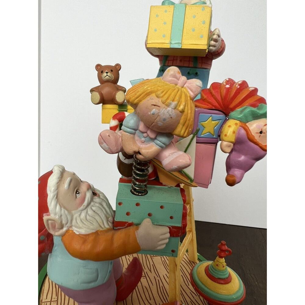 Vintage Enesco Holiday Musical Box “Santa Claus Is Coming To Town”, Works - Picture 3 of 10
